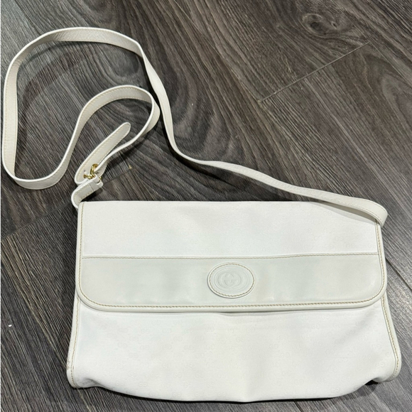 Gucci Handbags - Vintage Gucci Interlocking GG Clutch purse shoulder bag ivory gold authentic